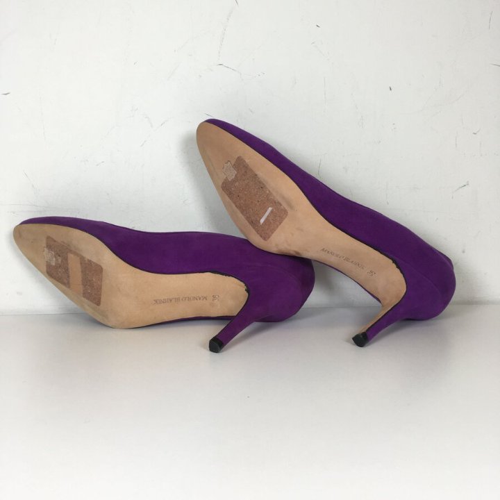Manolo Blahnik Heels Sz 36 - Luxe Du Jour