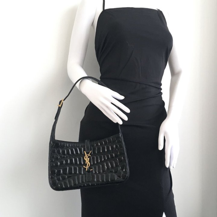 ショルダーバッグ・ポシェット Saint Laurent Saint Laurent YSL Le 5A7 Shoulder Bag Saint Laurent 5A7 logo-plaque Shoulder Bag | Black | FARFETCH