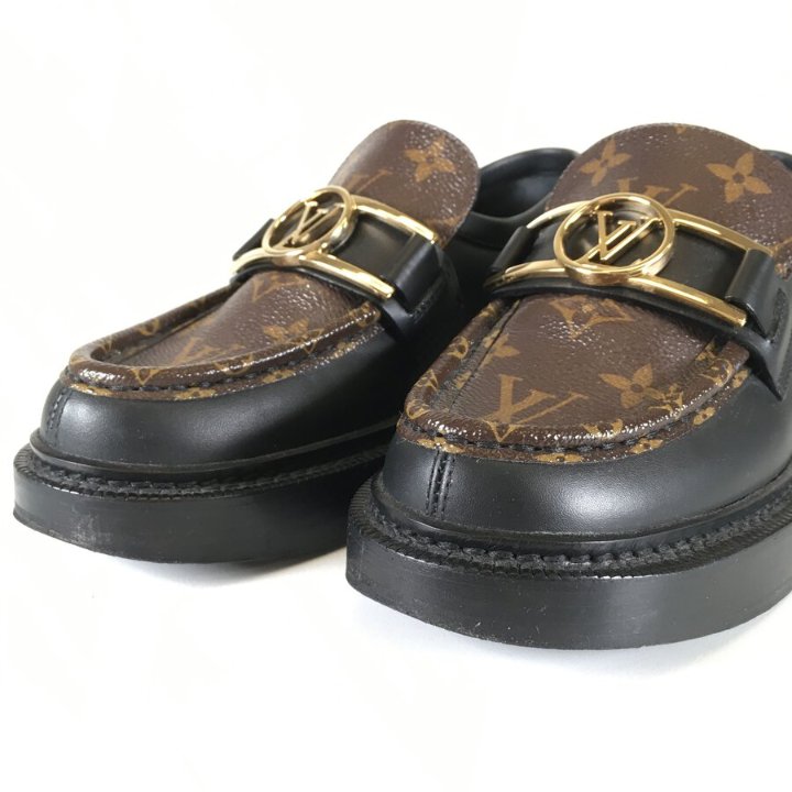Louis Vuitton Academy Loafers - Luxe Du Jour