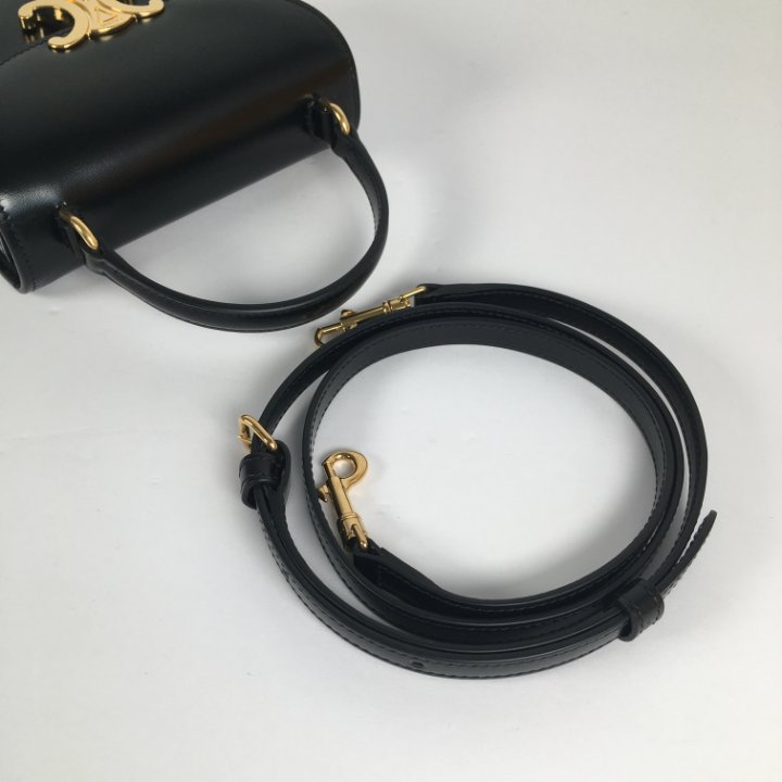 【CELINE】Celine Mini Besace★ショルダーバッグ【ランク:Ａ】 Celine Mini Besace Triomphe - Luxe Du Jour