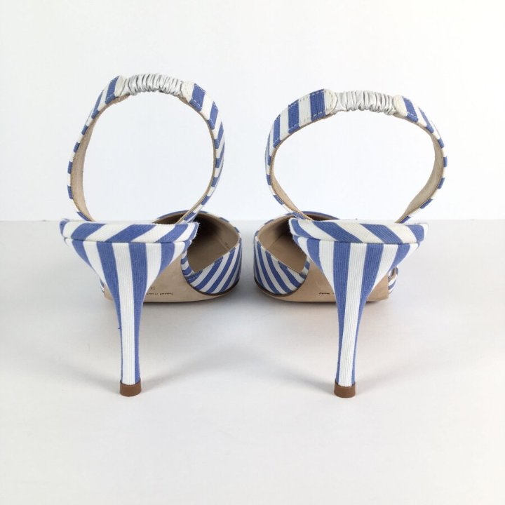 Manolo Blahnik Sling Back Heels Sz 39.5 - Luxe Du Jour