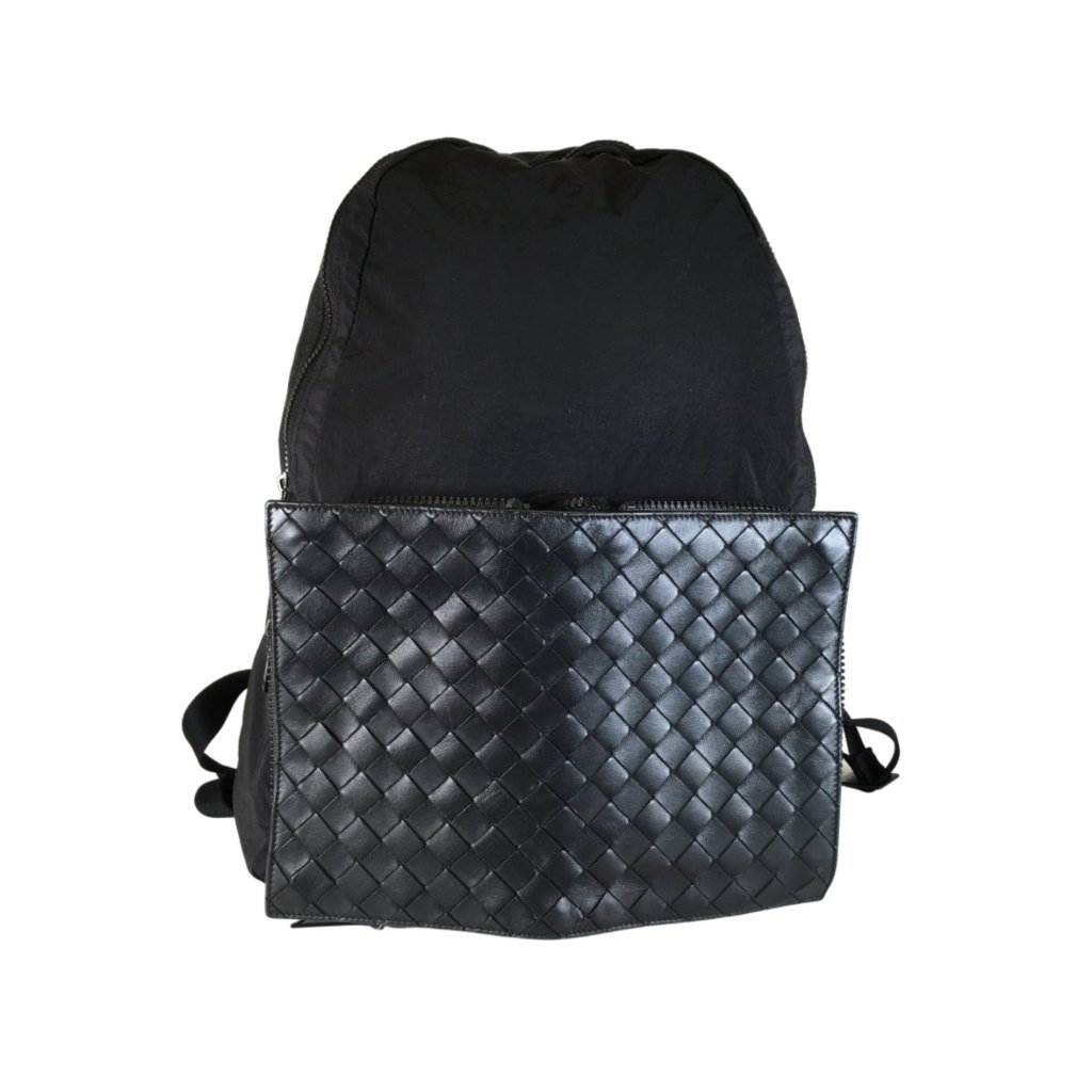 【関税込み】Bottega Veneta ブルー Fold バッグ Bottega Veneta Foldable Backpack - Luxe Du Jour