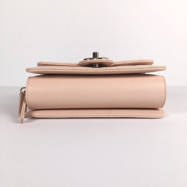 気品溢れる人気モデル☆【CHANEL】Small Flap Wallet ゴールド Small flap wallet - Lambskin & gold-tone metal, light pink