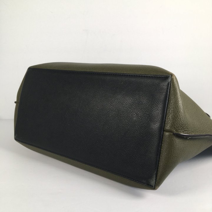 Louis Vuitton LockMe Go Tote - Luxe Du Jour