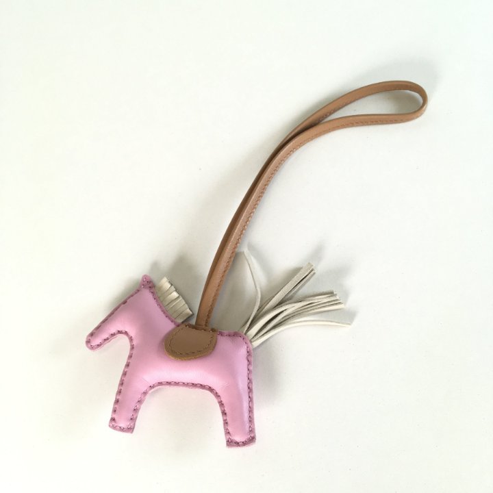 バッグに遊び心を【HERMES】Rodeo PM charm ミロラムスキン Rodeo PM charm | Hermès Mainland China