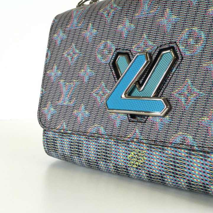 Louis Vuitton Twist MM - Luxe Du Jour
