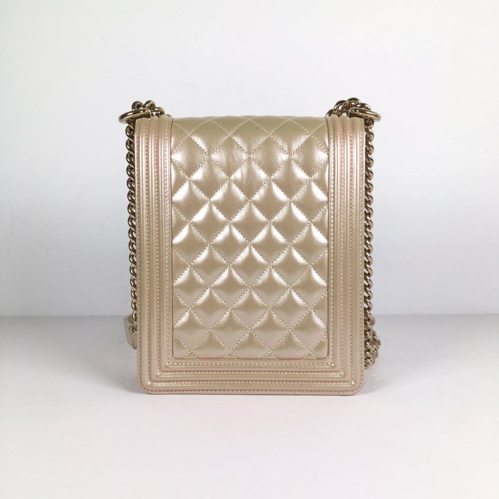 ショルダーバッグ・ポシェット × ヴィンテージ(中古) Chanel North South Boy 3105 Quilted llic Calfskin Small Chanel North South Boy Bag - Luxe Du Jour