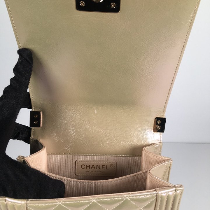 ショルダーバッグ・ポシェット × ヴィンテージ(中古) Chanel North South Boy 3105 Quilted llic Calfskin Small CHANEL Calfskin Quilted North South Boy Flap Black 1570594