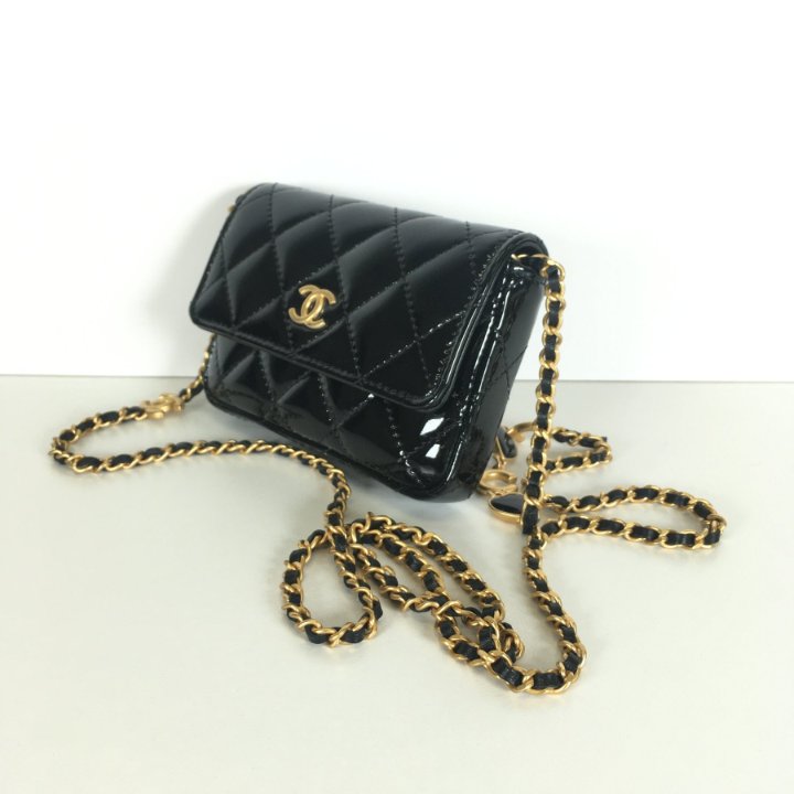 ショルダーバッグ・ポシェット × ヴィンテージ(中古) Chanel Caviar Classic Chain Mini Bag AP2475 Chanel 22k Mini Pouch Coco Chain - Luxe Du Jour