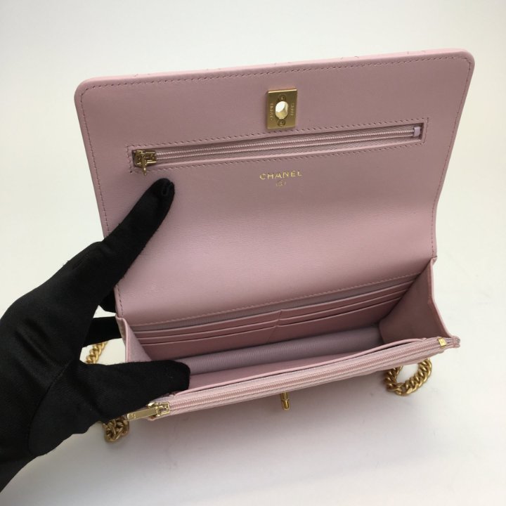 【限定！ベルベットWOC】CHANEL ウォレットオンチェーン Chanel Violet Quilted Patent Brilliant Wallet On Chain WOC