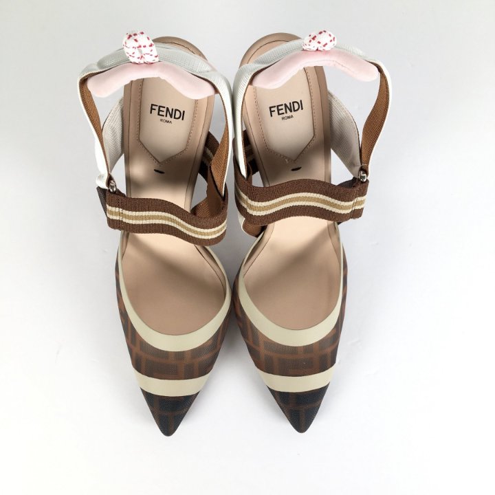 【15ポンド美品】Xセル Fendi Colibri Heels Sz 40.5 - Luxe Du Jour