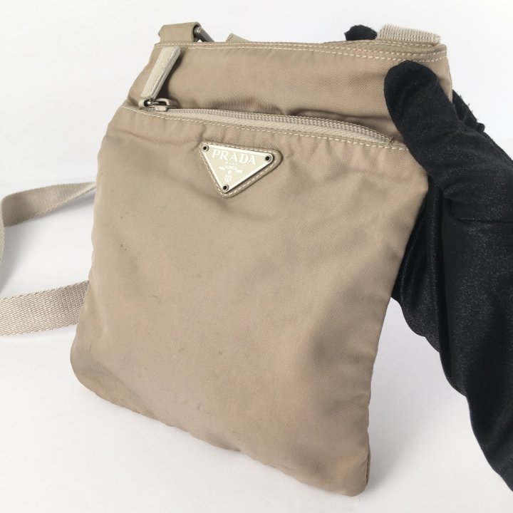 【関税&送料込】Prada Beige Re-Nylon Crossbody Bag Re-Nylon Messenger Crossbody Bag in Beige Prada