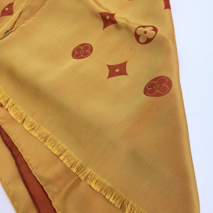 Louis Vuitton シルクスカーフ クリーム・ゴールド Louis Vuitton