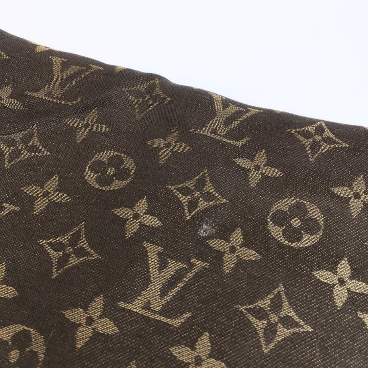 LOUIS VUITTON シルクスカーフ 120cm x 8cm Louis Vuitton Silk Scarf - Luxe Du Jour