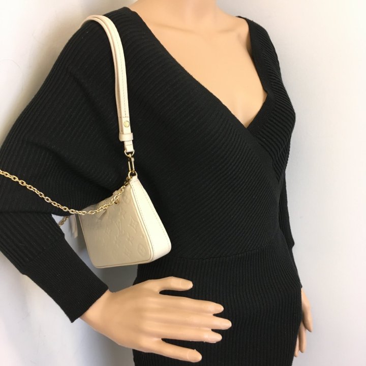 *新色チョコレート!*【LV】Easy Pouch On Strap M13614 Easy Pouch Monogram Empreinte Leather - Women - Small