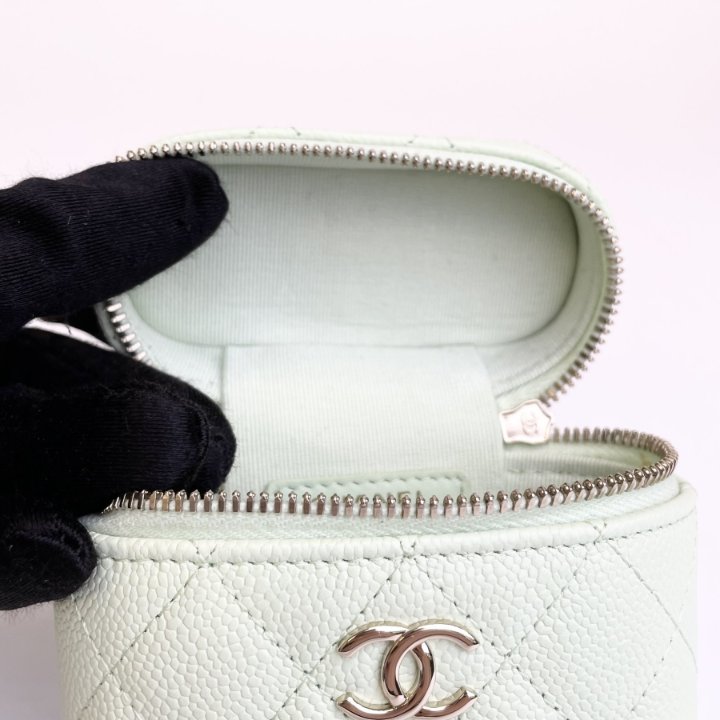 JUN様 Chanel Mini Vanity Bag - Luxe Du Jour