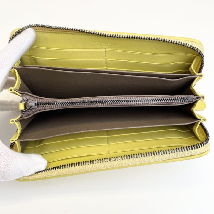 Bottega Veneta Wallet - Luxe Du Jour