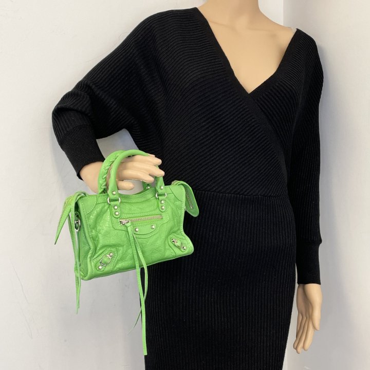 BALENCIAGA ミニハンドバッグ オリーブグリーン Women's Rodeo Handbag Mini in Granny Green | Balenciaga AE