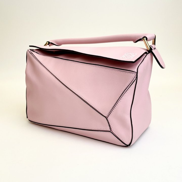 LOEWE ピンクハンドバック Loewe Light Pink Medium Puzzle Bag – Lux Second Chance