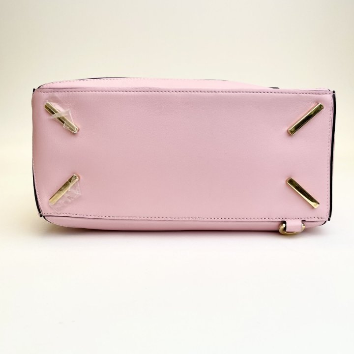 新品LOEWE淡いピンクxゴールド編みxゴールドロゴ入り235cmロングショール Loewe Puzzle Bag - Luxe Du Jour
