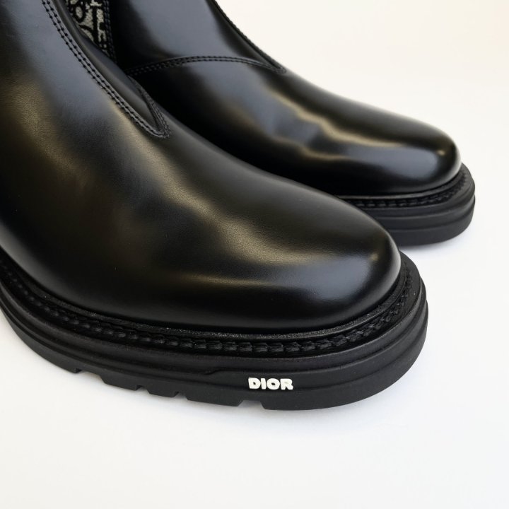 Dior Chelsea Boot Sz 44 - Luxe Du Jour