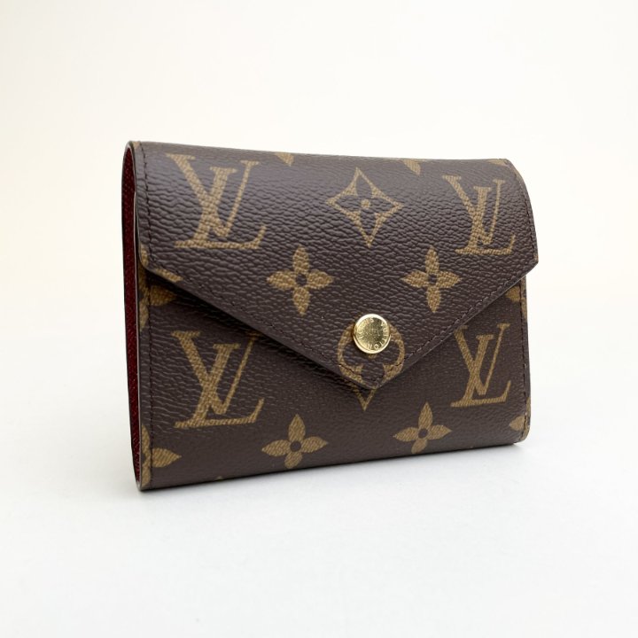 折りたたみ財布 LOUIS VUITTON Victorine Wallet M12390 Louis Vuitton Victorine Wallet - Luxe Du Jour