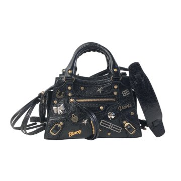 Balenciaga neo cagoleチャーム 2UB0K3t1Br0cW5QrJC7w0NbcWXT_x3