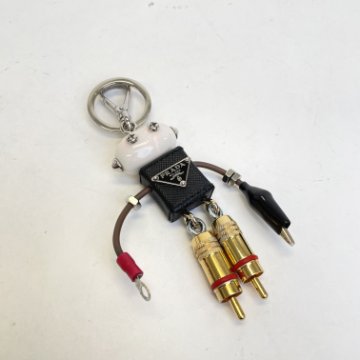 PRADA ロボット　エドワード NEW PRADA Black ROBOT EDWARD HOOK Saffiano Leather METAL