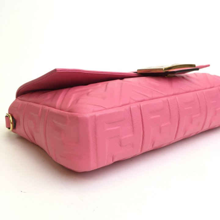 【送料&関税込】Fendi Antiqued Pink Wool Blend Cape Fendi Antiqued Pink Wool Blend Cape | italist