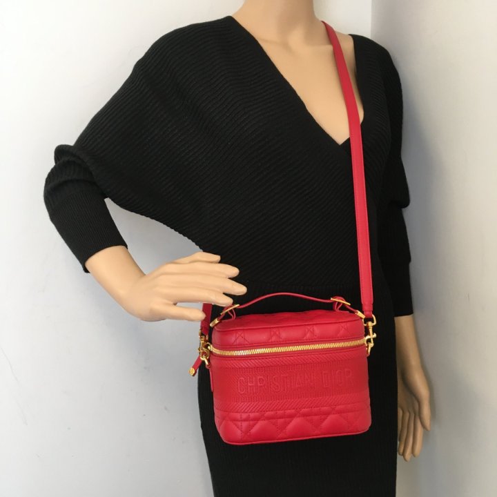 大人気!【Dior】ディオール DiorTravel Vanity Case 9ce63177_480x480@2x.jpg?v=