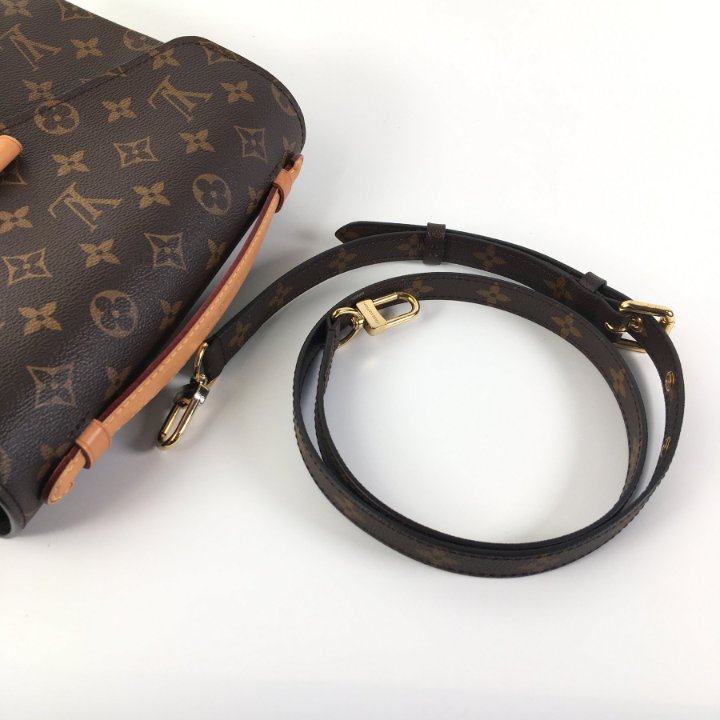 Louis Vuitton Pochette Metis - Luxe Du Jour