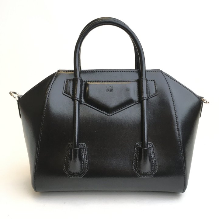 【関税&送料込】Givenchy Black Leather Mini Antigona Handbag Givenchy Mini Lock Antigona - Luxe Du Jour