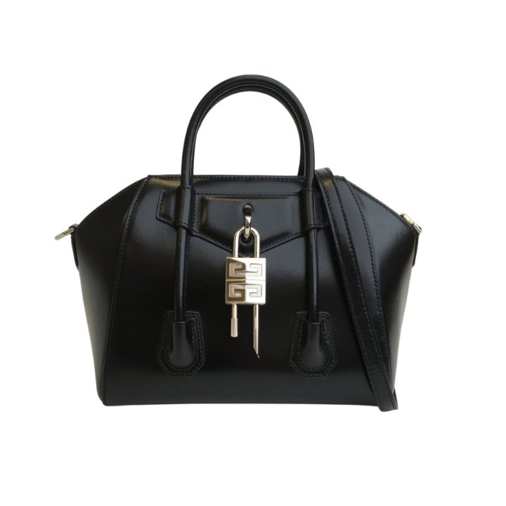 【関税&送料込】Givenchy Black Leather Mini Antigona Handbag Explore a Givenchy Black Grained Leather Mini Antigona Bag