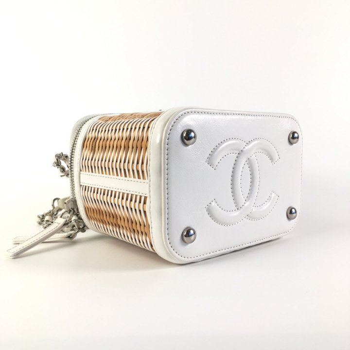 Raffia Effect Crystal Vanity Bag カゴバッグ Raffia Effect Crystal Vanity Bag