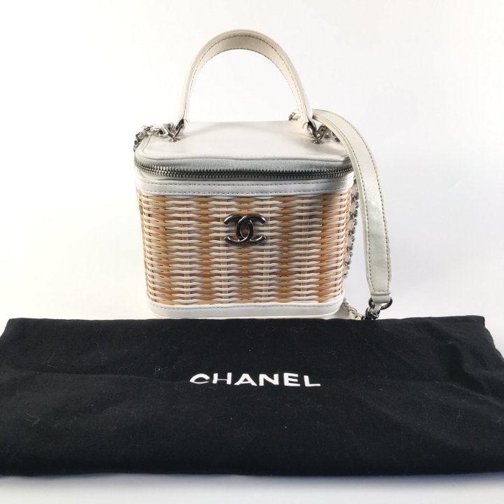 Raffia Effect Crystal Vanity Bag カゴバッグ Raffia Effect Crystal Vanity Bag