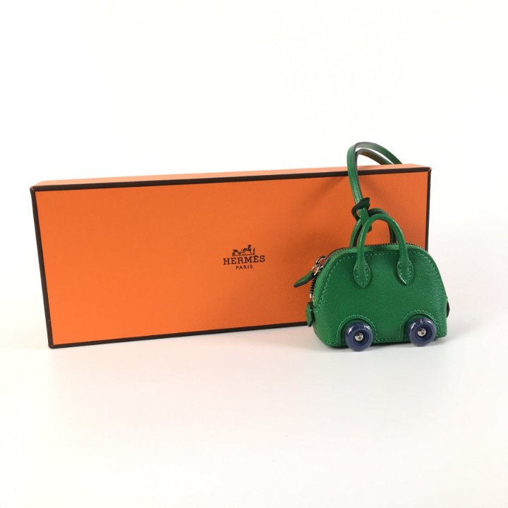 エルメス ミニボリードチャーム Bolide On Wheels カプシーヌ Hermes Bolide on Wheels Bag Charm - Luxe Du Jour