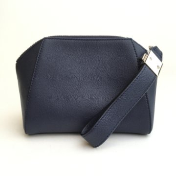 ☆関税込☆GIVENCHY★Antigona medium clutch★クラッチ★ Givenchy Black Rubber and Patent Leather Antigona Envelope
