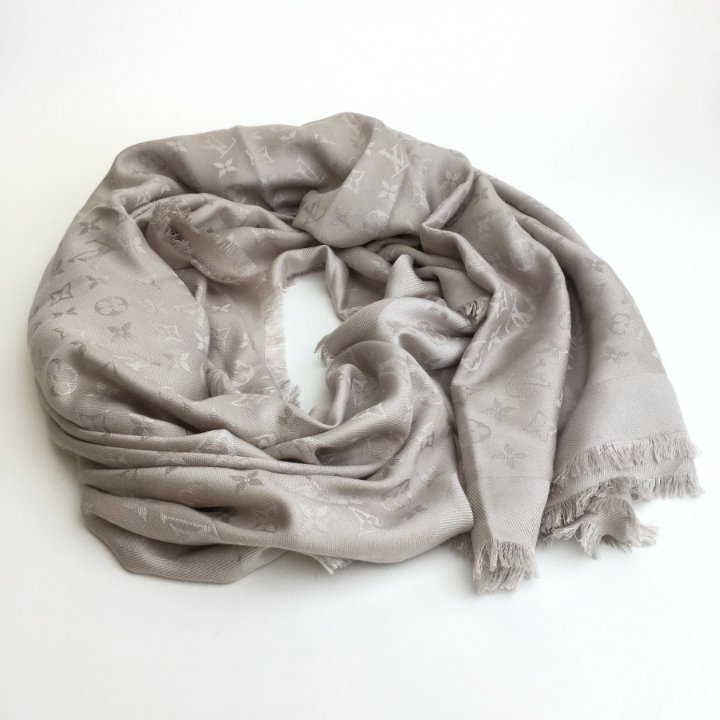 Louis Vuitton Monogram Shawl - Luxe Du Jour