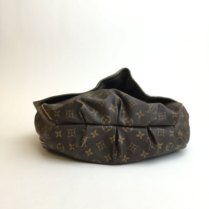 バッグ madonna Louis Vuitton Madonna Kalahari Bag - Luxe Du Jour