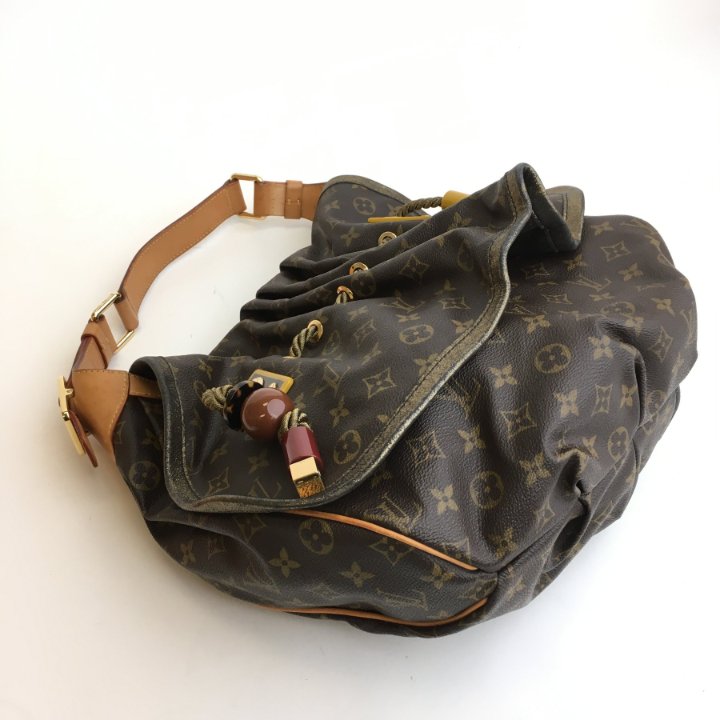 バッグ madonna Louis Vuitton Madonna Kalahari Bag - Luxe Du Jour