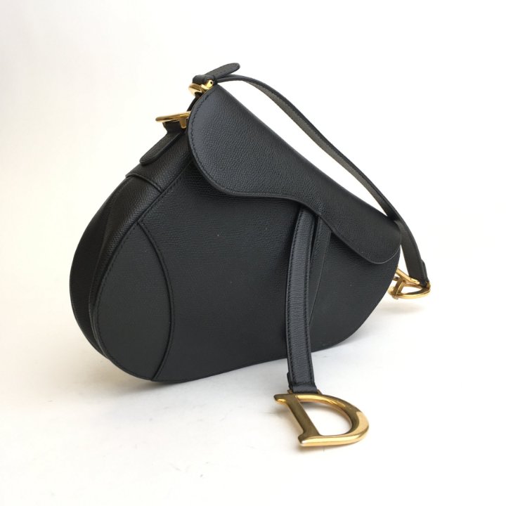 ☆モダンで機能性あり☆ DIOR Saddle ツインバッグ ブラック 24SS☆モダンで機能的☆】DIOR Saddle ツインバッグ