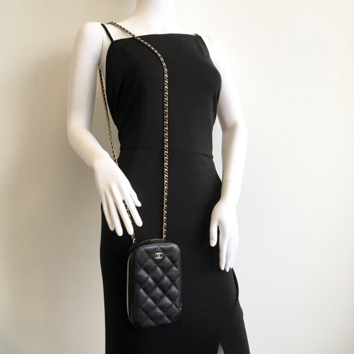 【CHANEL】chanel chevron phone holder with chain★ブラック Chanel Phone Holder Black Caviar - Luxe Du Jour