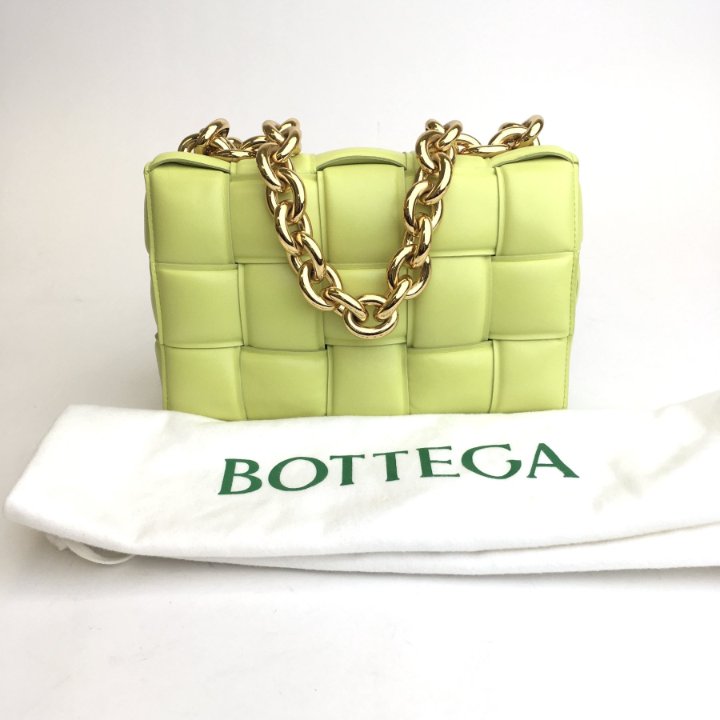 【BOTTEGA VENETA】Padded Leather Chain Cassette Bag Seagrass Bottega Veneta Chain Cassette in Seagrass | Cosette