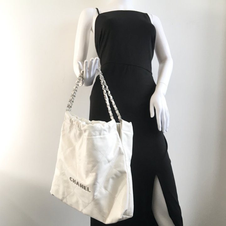 Chanel 22 Medium - Luxe Du Jour
