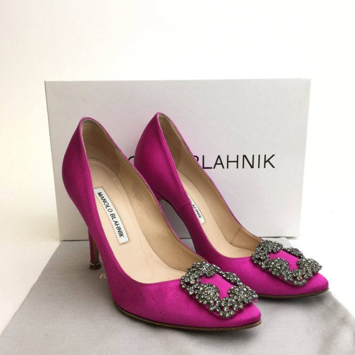 Manolo Blahnik Hangisi Heels Sz 35 - Luxe Du Jour