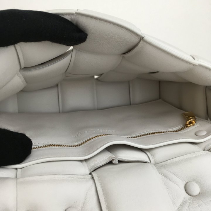 ボッテガヴェネタラムレザーBrick Cassetteハンドバッグホワイト Bottega Veneta Cassette Bag - Luxe Du Jour
