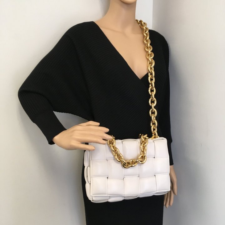 ボッテガヴェネタラムレザーBrick Cassetteハンドバッグホワイト Bottega Veneta Cassette Bag - Luxe Du Jour