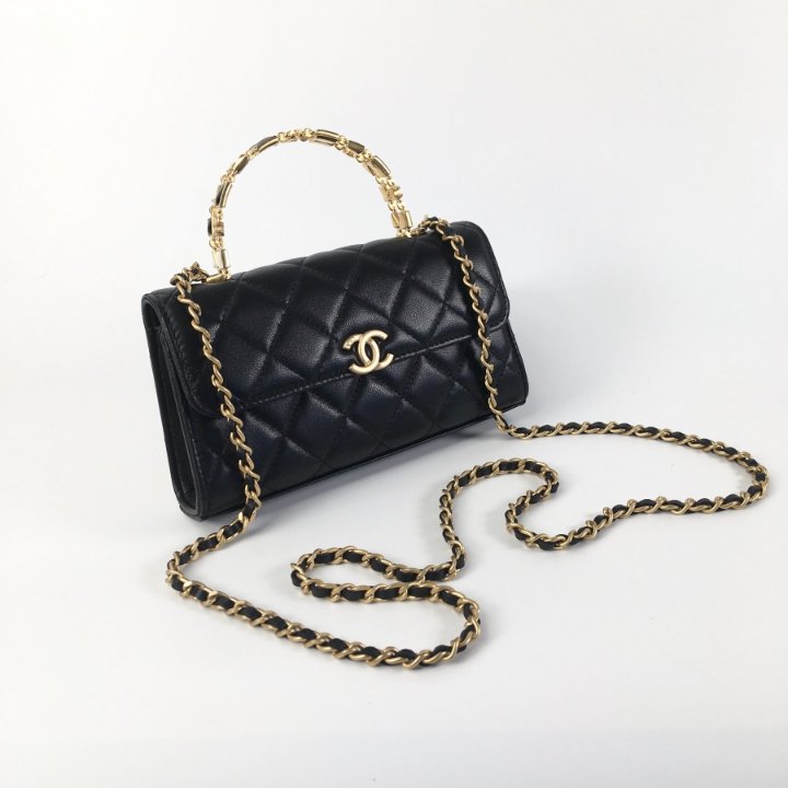 【Chanel】シャネル★phone holder★フォンホルダー★チェーン付 Chanel Phone Holder with Chain – Elegant Boutique