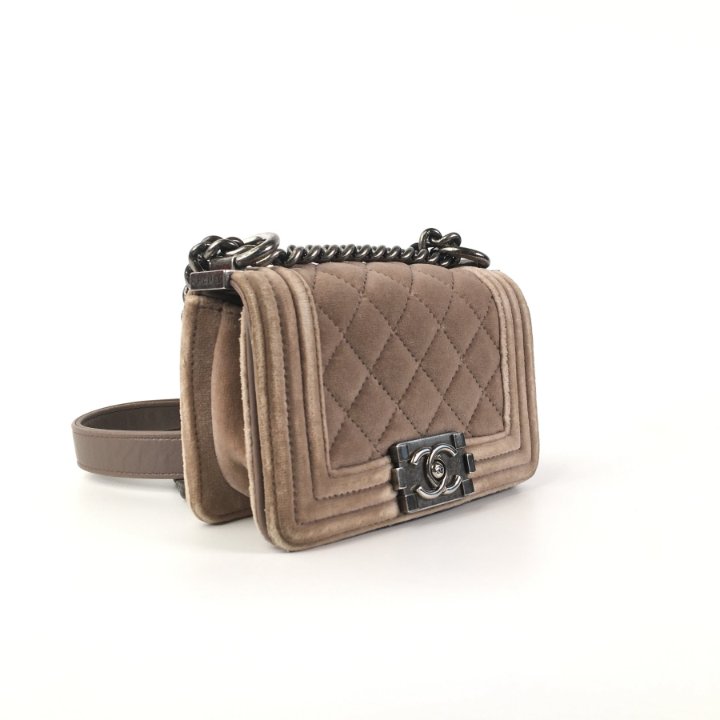 ショルダーバッグ・ポシェット × ヴィンテージ(中古) Chanel Velvet Boy Bag Small CHANEL Le Boy Small Purple Velvet Pewter HW Ltd Edition CC