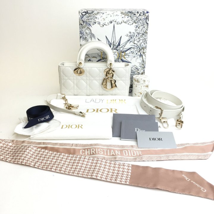 【シンプルで上品♪】DIOR★Lady D-Joy バッグ スモール Dior Lady D-Joy Small - Luxe Du Jour